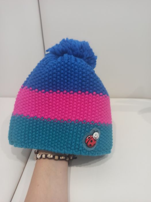 Czapka damska. .