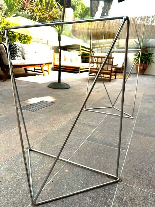 Mesa de Vidro Temperado da AREA para a Sala - Senta oito pessoas