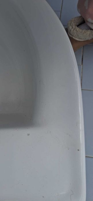 2 Lavatórios com coluna