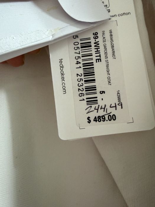 Ціна на сайтах 490$+ (21 000₴+)відам набагато дешевше,нове,ted baker