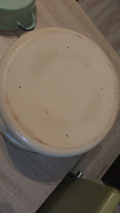 Trzy rozne garnki emaliowane z okresu prl. Vintage