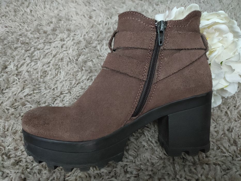 Botins em pele estilo Chelsea