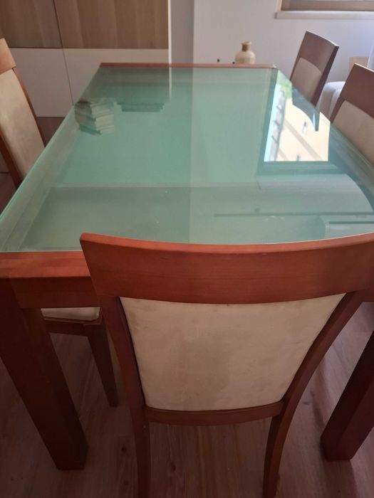 Mesa extensivel de cerejeira