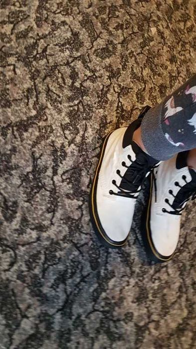 Buty unisex typu sneakersy marki  DR. MARTENS
