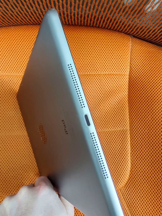 Apple iPad Air 1 покол. A1475 32GB, Wi-Fi, 9.7"+кабель +чехол айпад