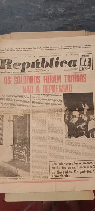 Jornais de 1975 dia de revolução