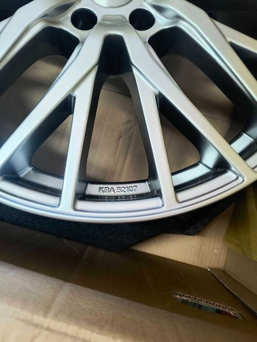 Felgi AEZ Panama High Gloss 20" 5x112 ET33 66,6 mm