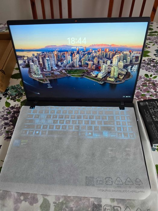 !!! OKAZJA - ASUS V16 - Stan idealny! Nowy w cenie 4895zl (-20%) !!!