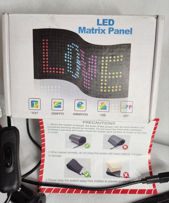 Гибкая светодиодная панель LED Matrix Panel, предназначенная для отображения текста, анимаций и графики.