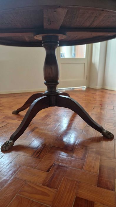 Mesa de jantar redonda, madeira Umbila (Moçambique)