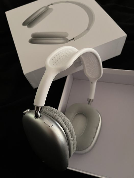 Продаю AirPods Max