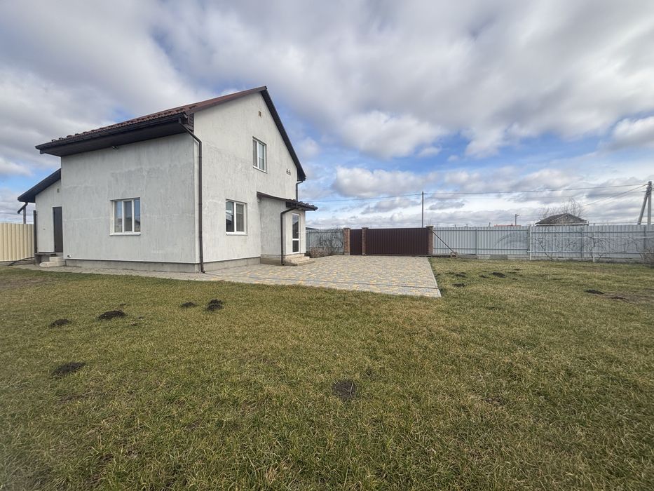 Продам житловий будинок з ремонтом та підвалом від власника