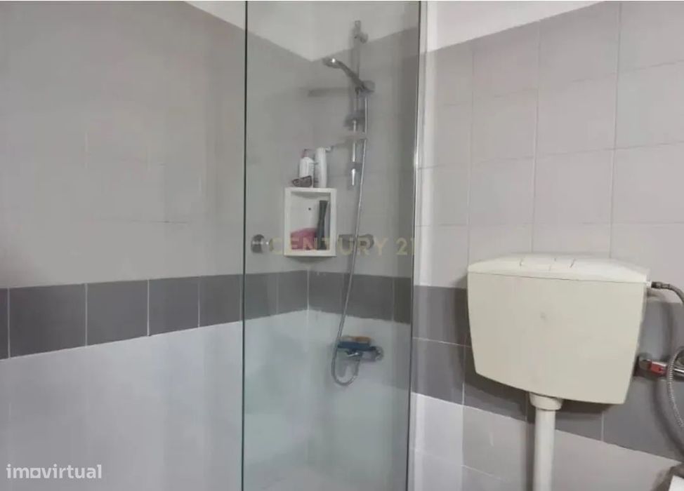 Apartamento T2  no Pragal / Monte Caparica com 2 elevadores e ótimo ac