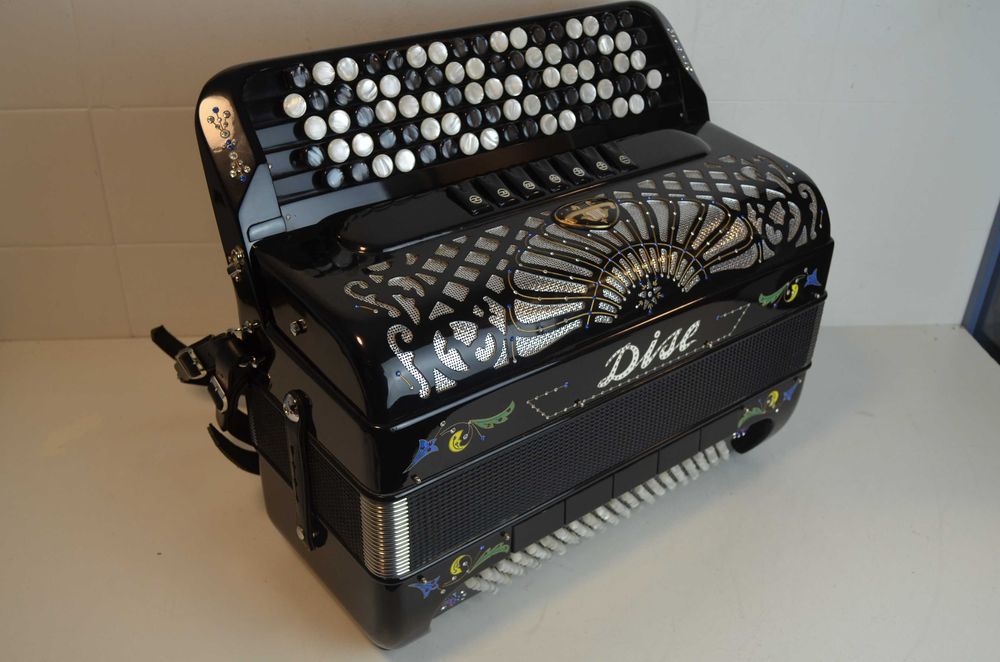 Acordeao Dise  4 Voz 120 baixos,