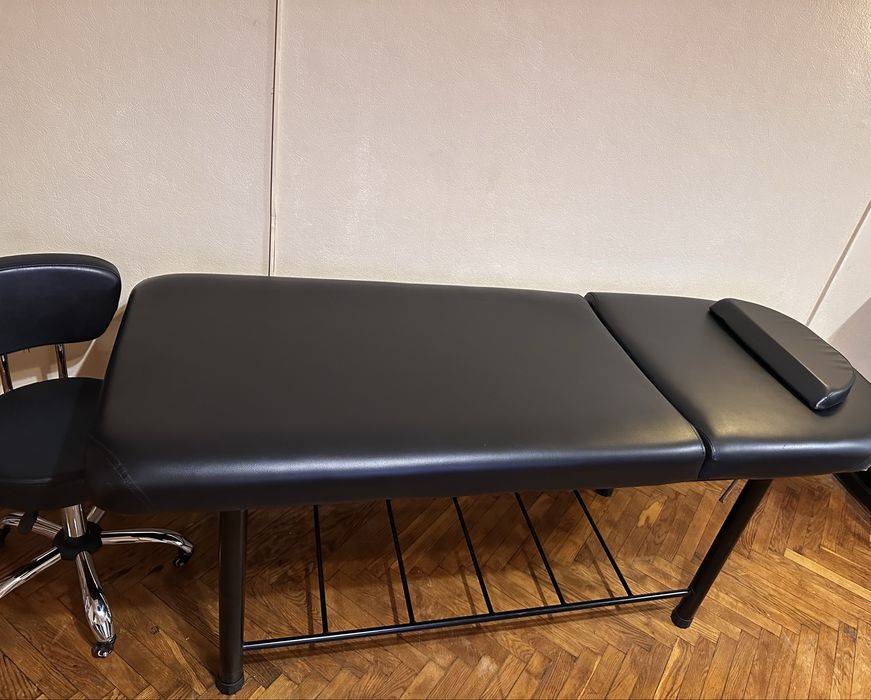 Кушетка, масажний стіл в гарному стані