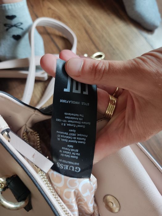 Guess torebka damska pojemna 30/20/10 kwiaty pudrowy róż