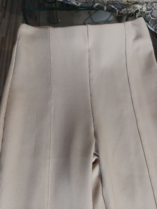 Spodnie Bershka kremowe flare