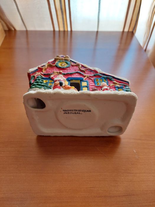 Casinha alusiva ao natal como nova.