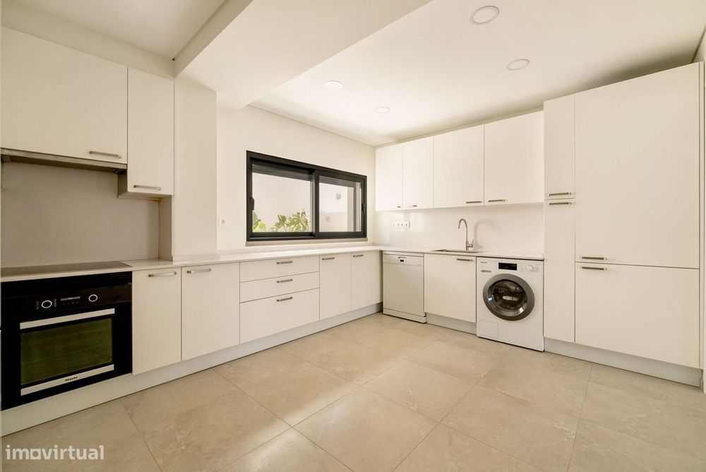 Apartamento T3 com jardim, Amoreira, Cascais