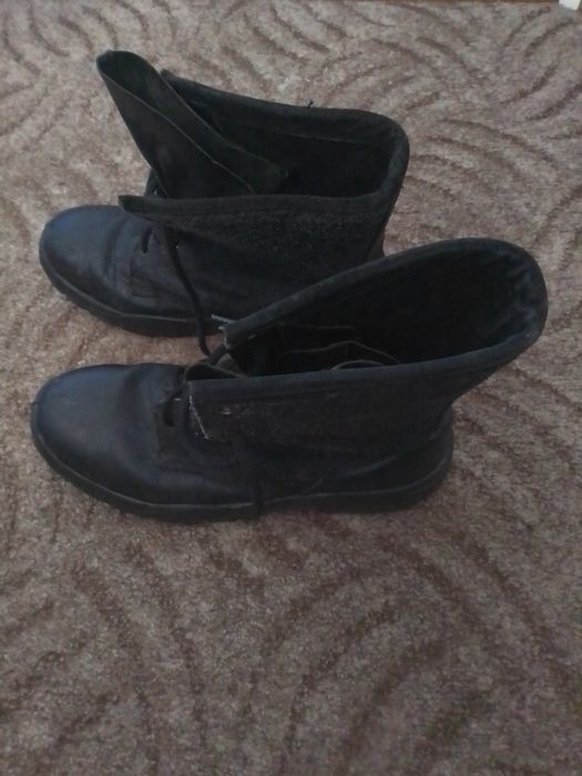 Продаю чоботи чоловічі