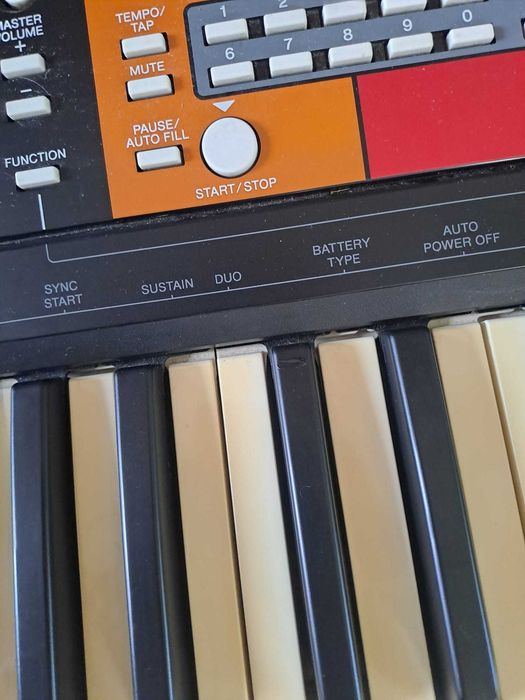 Teclado / Piano Elétrico em ótimo estado