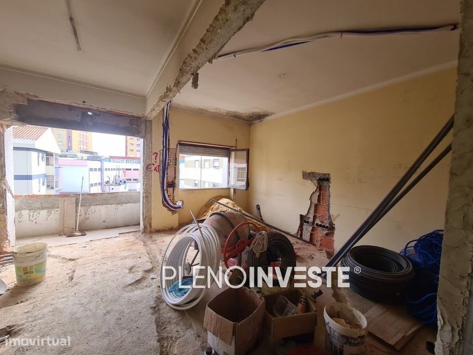 T2 Totalmente Remodelado com Varanda nas Paivas