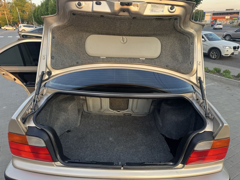 Bmw e36 320i.
