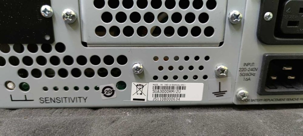 Серверний УПС APC Smart-UPS 3000VA SUA3000RMI2U чистый синус 2.7 кВт