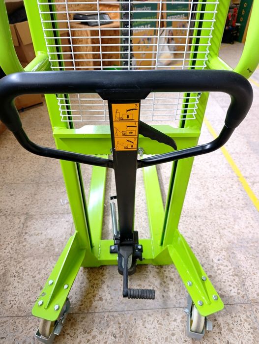 Empilhador manual / Stacker
