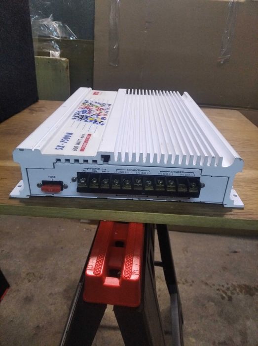 Sprzedam wzmacniacz samochodowy z subwoofer