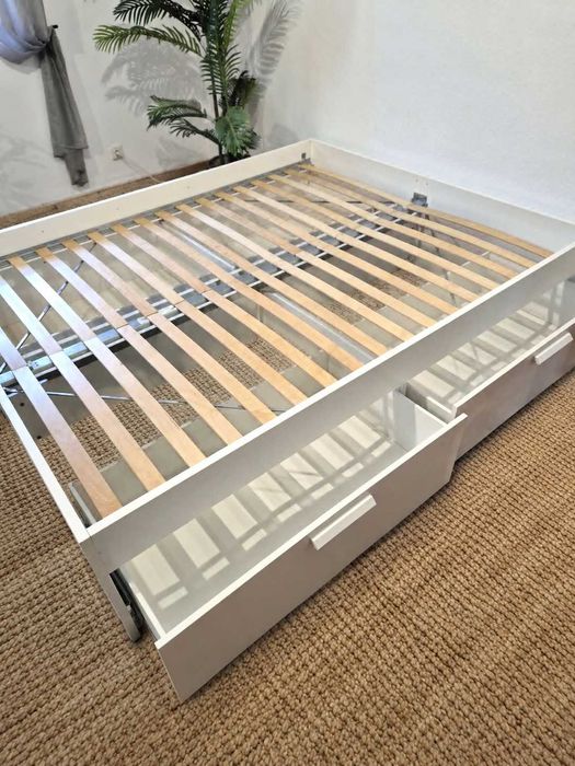 Cama Ikea com gavetas/ Poltrona / Branca/ Quarto / Movel