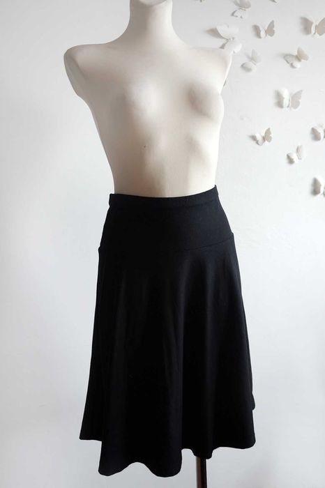 Czarna klasyczna rozkloszowana spódnica S
