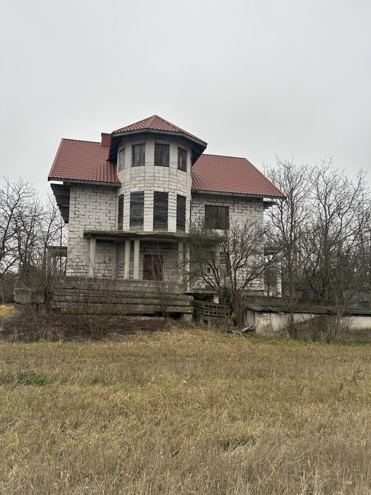 Продається недобудований будинок поруч з містом