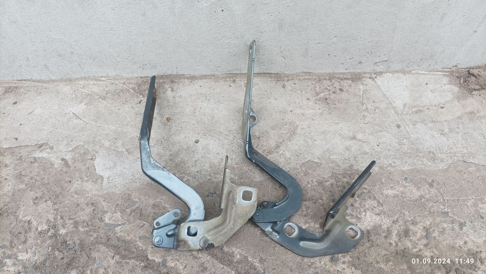 Петлі капоту Сітроен С4 Пікассо під відновлення