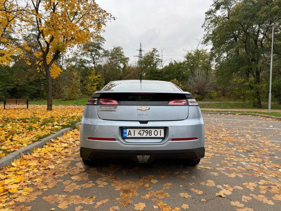 Chevrolet volt 2013 року 1.4 гібрид