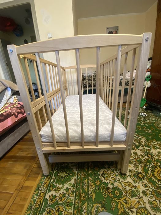 Дитяче ліжко з маятником