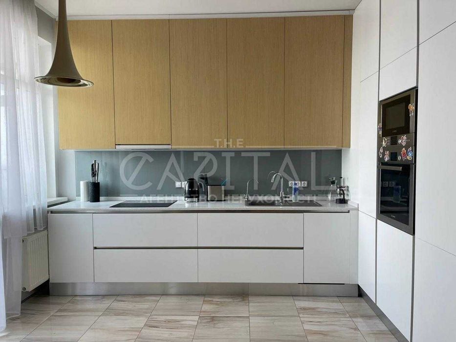 Продаж Коновальця Євгена Печерськ  простора квартира 150м2