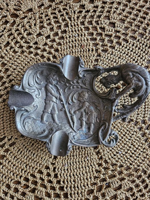 Popielniczka zdobiona