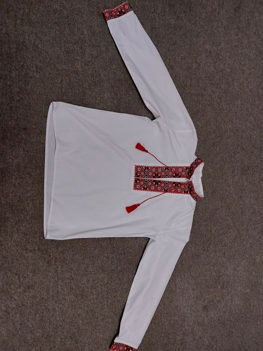 Дитяча вишивка, червона