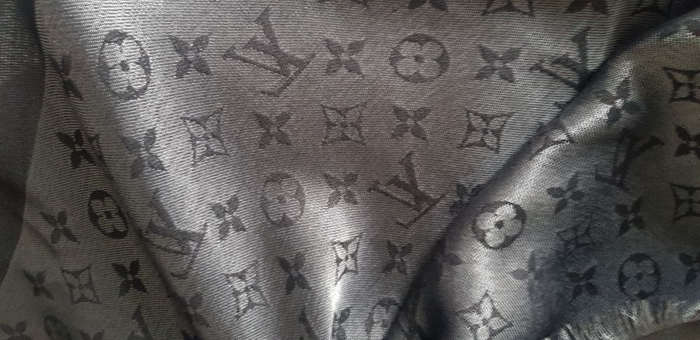 Chusta Louis Vuitton model Shine