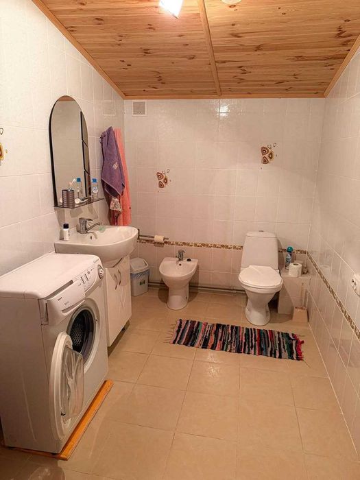 Продається 2-поверховий будинок, 200 м2, 47 соток, с. Гостролуччя