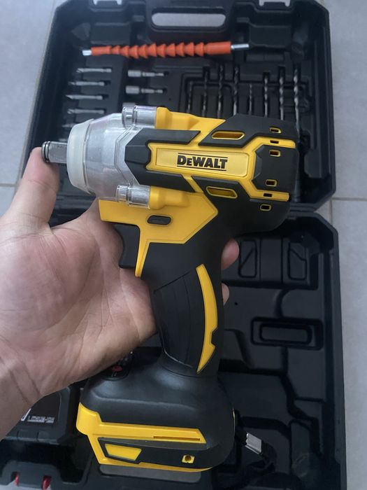 Потужний гайковерт акамуляторний безщітковий DWT 301 54v 8 Ah
