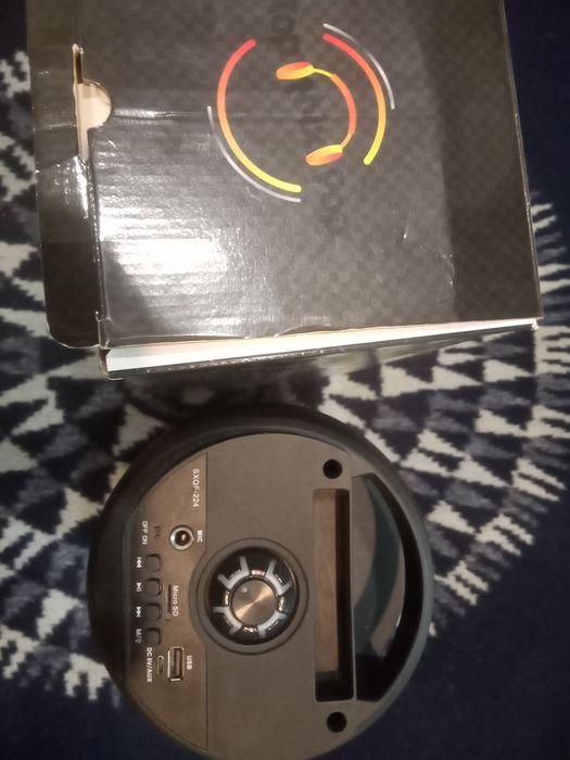 Coluna portátil em óptimo estado como nova. Também para karaoke