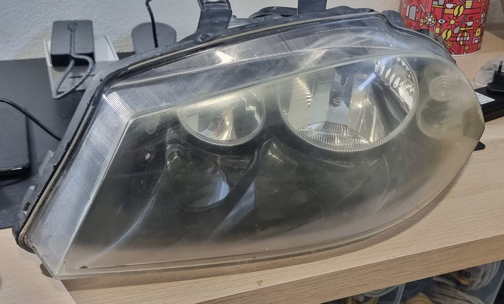 Farol dianteiro Seat Ibiza 6L