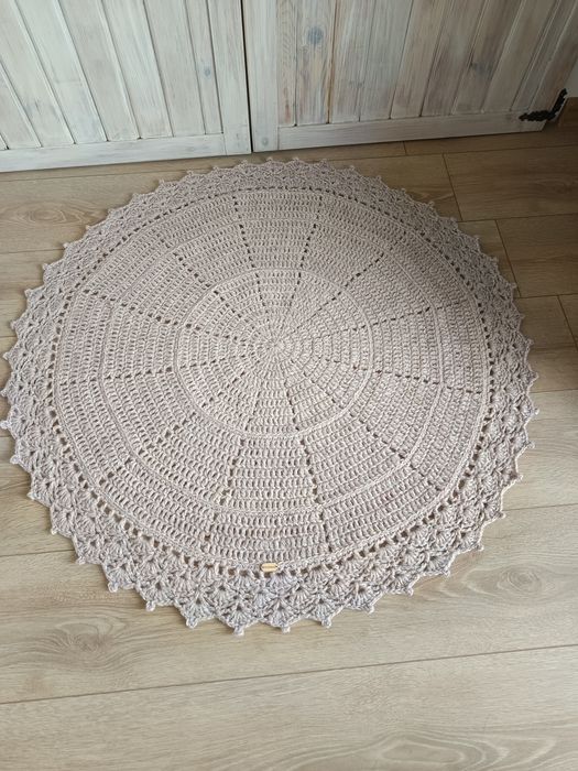 Dywanik okrągły na szydełku boho lila beż