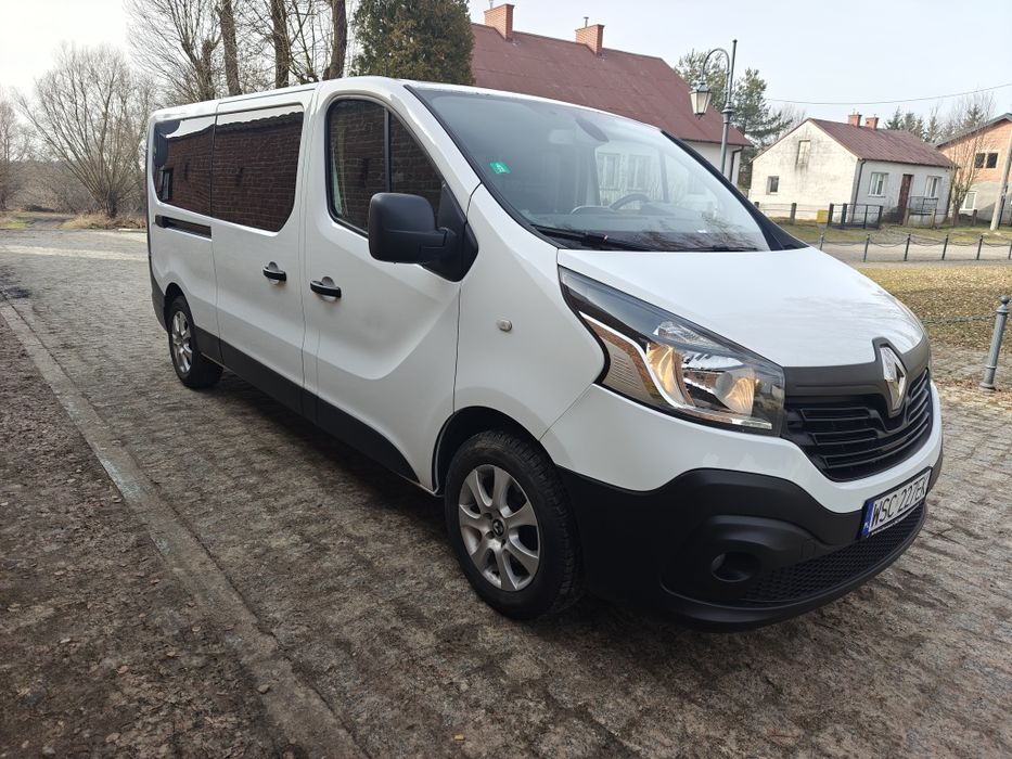 Wynajem busa 9 osobowego Renault Trafic