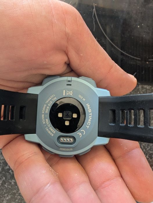Casio G Shock DW-H5600 + Garmin Instinct
