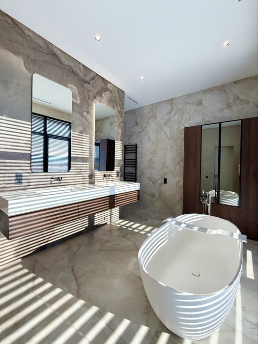 Будинок 364 м² з виходом на воду,басейн Романків Новообухівська траса