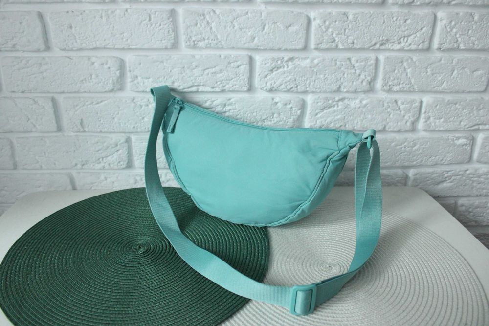 Практична популярна сумка на щодень Uniqlo.