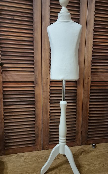 Маникен б/у пінопласт на дерев'яній ножці, дитячий 4-5 років